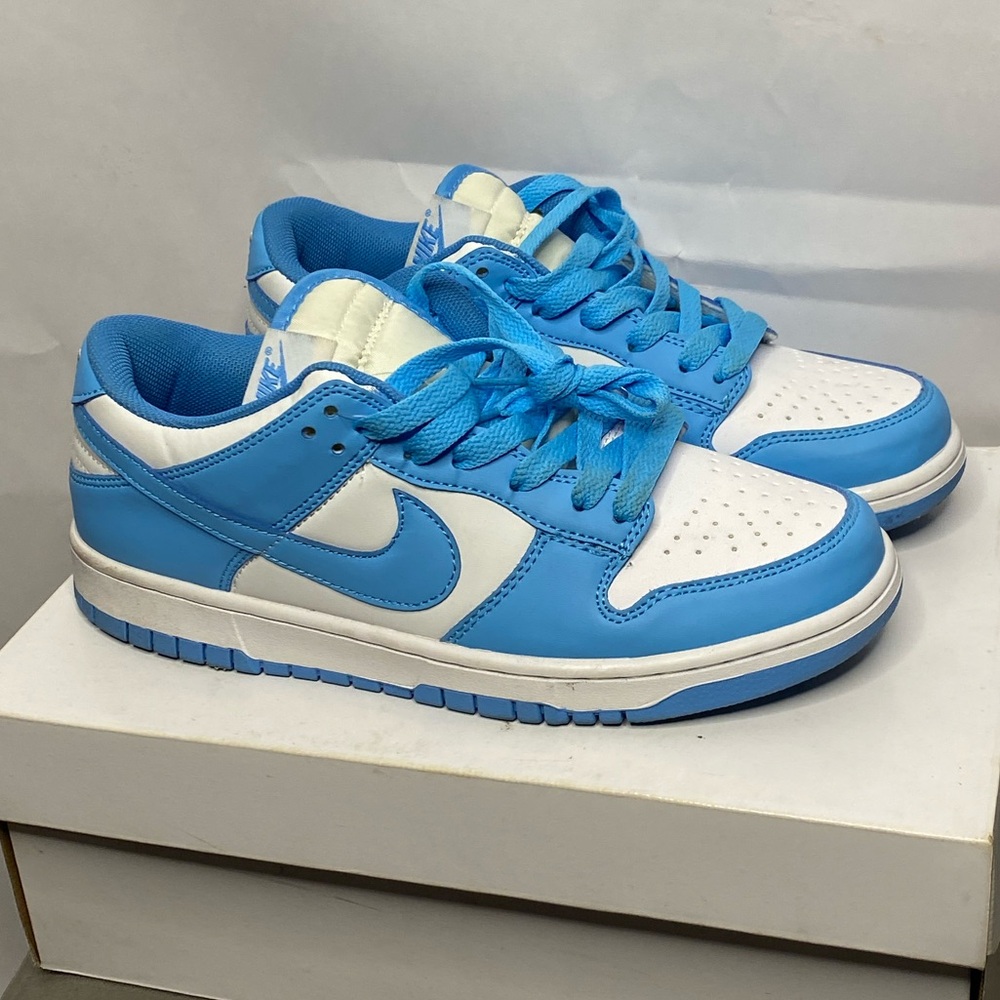 Nike Women's Blue and White Sneakers